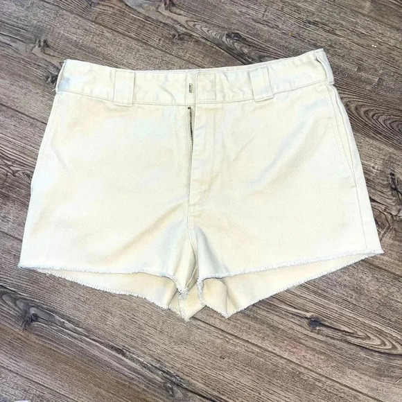 Dickies khaki shorts size 10 - Picture 1 of 2